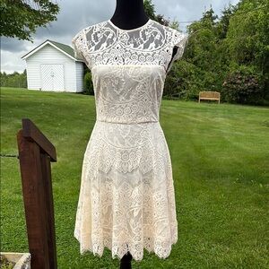 -BB Dakota Holiday Rihanna Ivory Lace Open Back Cocktail Party Dress Size 2